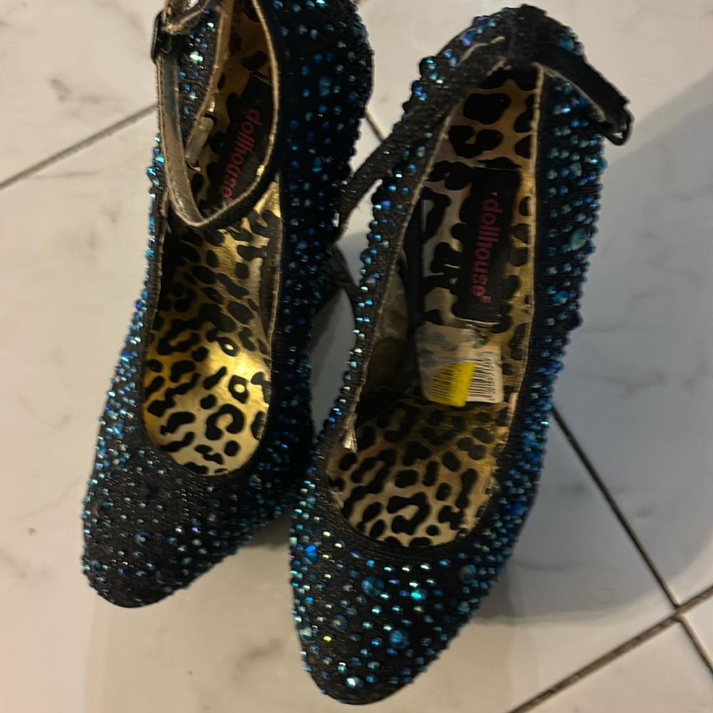 Beautiful heels !!! Never worn just sitting in the closet